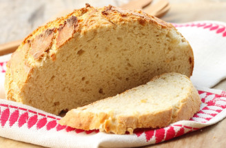 Jednoduchý recept na domáci chlieb – hotový raz-dva i bez kysnutia
