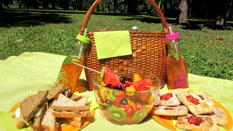 Plánuješ letný piknik? Priprav si toto chutné piknikové menu!