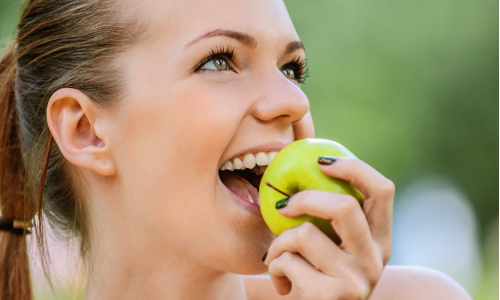 Zabudni na tabletky: Vyskúšaj tieto overené liečivé recepty z jabĺk!