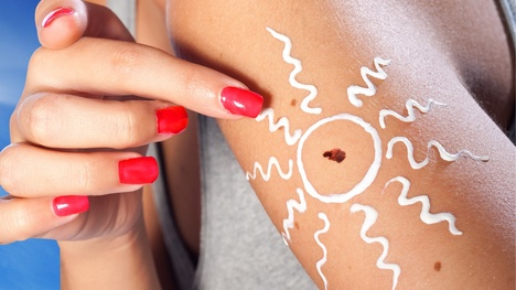 Zákerná rakovina kože: Čo o nej potrebujeme vedieť a ako sa chrániť?