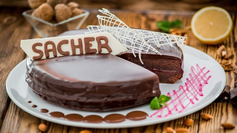 Tradičná Sacherova torta: Pre niekoho staromódna, ale stále originálna