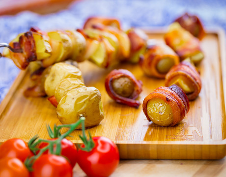 RECEPT: Pečené zemiaky v cesnakovej slanine