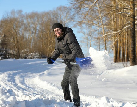 Zvládnite prácu v zime vonku bez ujmy vďaka Helly Hansen oblečeniu