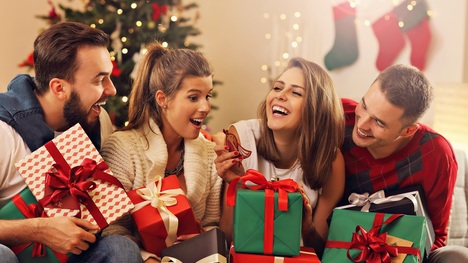Darčeky na Vianoce: Ktoré znamenia si potrpia na luxus a ktoré poteší aj drobnosť?