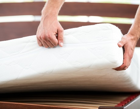 Za starý matrac sa ti telo nepoďakuje. Aké zdravotné problémy môže spôsobiť?