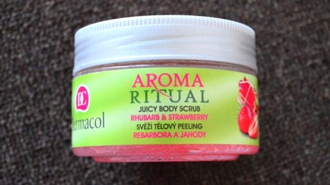 TEST: DERMACOL Aroma Ritual svieži telový peeling rebarbora a jahody