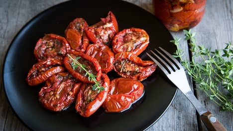 Recept na sušené paradajky v náleve: Na nerozoznanie od drahých z obchodu!