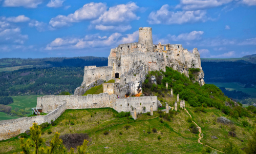 Najkrajšie hrady na Slovensku - kedy ich navštíviť a koľko to stojí?