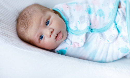 Zavinovačky pre bábätká: Aké sú ich najväčšie výhody a nevýhody?
