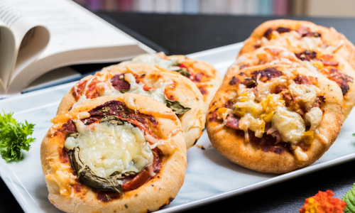 Recept na chutné mini pizze – pochutnajú si vegetariáni aj mäsožrúti!