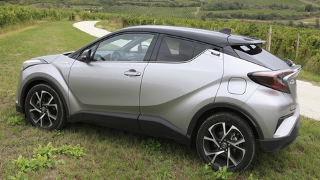 AUTO TEST: Ženský pohľad na Crossover Toyota C-HR, hybrid 1,8 l