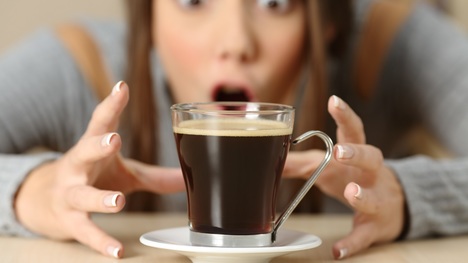 Vedľajšie účinky kofeínu: Ako ich zmierniť a na čo si dať pozor?