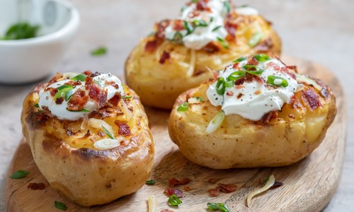 Pečené zemiaky plnené kyslou smotanou: Také jednoduché a také chutné!