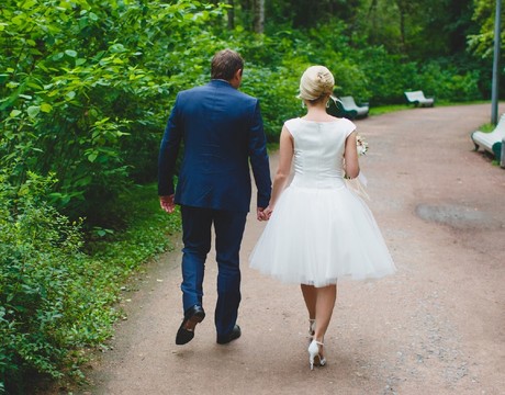 Aké čaro majú krátke svadobné šaty? Povieš im svoje áno?