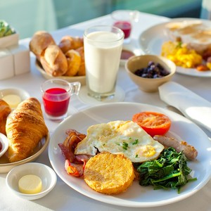 Čo by sme nemali jesť na raňajky? Týmto si nevedome škodíme!