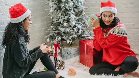 Tipy na vianočný darček pre sestru – čím ju prekvapiť?