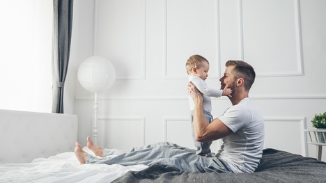 Otec na materskej dovolenke: Aké sú výhody otca v domácnosti?