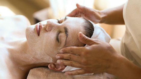Skvelú masáž alebo kozmetické ošetrenie tváre? Čo si vyberieš?