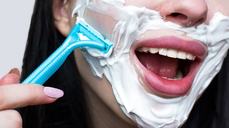 Holenie tváre u žien či plastické operácie nosa: Aké sú ideály krásy?