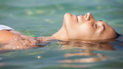 Čo dokáže morská voda spraviť s našou pokožkou?