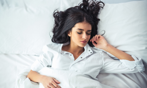 4 veci, vďaka ktorým starneš rýchlejšie počas spánku