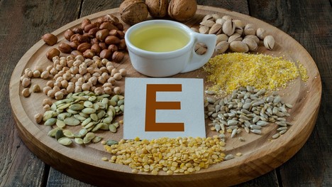 Vitamín E je vitamín krásy. Aký vplyv má na pokožku či vlasy?