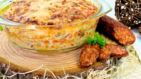 RECEPT: Netradičné francúzske zemiaky s klobásou a kukuricou