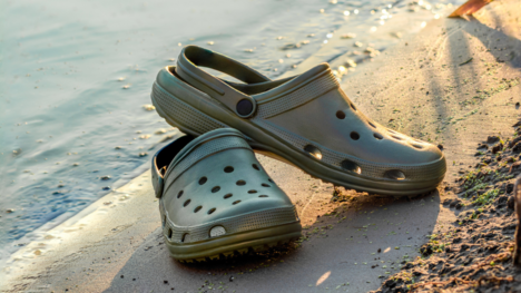 Gumové šialenstvo s názvom Crocs: Prečo sa táto obuv teší tak veľkej obľube?