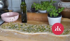 Olivové špaldovo–pšeničné prútiky: Ochutené bazalkou a cesnakom - KAMzaKRASOU.sk