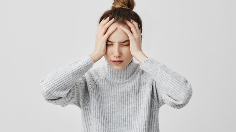Trápi ťa pulzujúca bolesť hlavy? Toto môže byť príčina