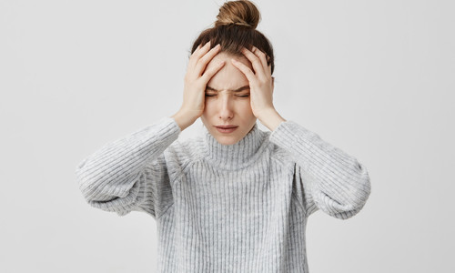 Trápi ťa pulzujúca bolesť hlavy? Toto môže byť príčina