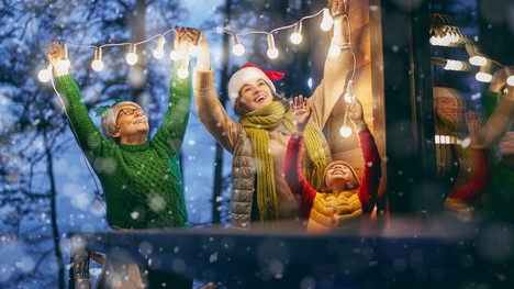 Vianočná výzdoba balkóna – TOP inšpirácie pre sviatočný exteriér
