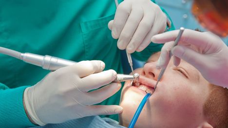 Prečo je také dôležité odsávanie slín u zubára?