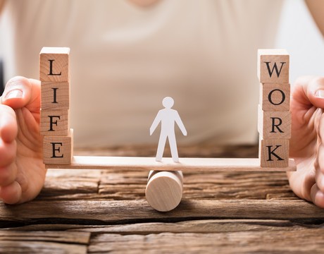 Sebarozvoj s koučkou: Ako udržať balans pri práci? Do života začleň týchto 9 zásad