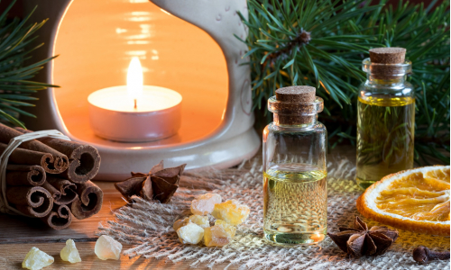 Vône na zimu: Ktoré éterické oleje a sviečky dodajú príbytku tú správnu atmosféru