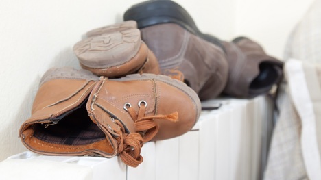 Ako vysušiť topánky rýchlo a jednoducho? Zabudni na radiátor a vaňu!