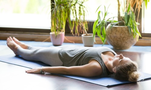 Relaxačná joga, ktorá ti pomôže zbaviť sa stresu: Skvelé uvoľnenie pre každého!