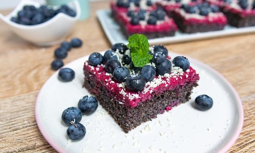 Videorecept: Dokonalý makový koláč s mascarpone a lesným ovocím