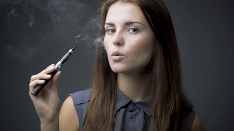 Elektronické cigarety: škodia nášmu telu menej?