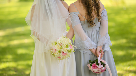7 základných povinností družičky počas svadobného dňa: Čaká ťa to?