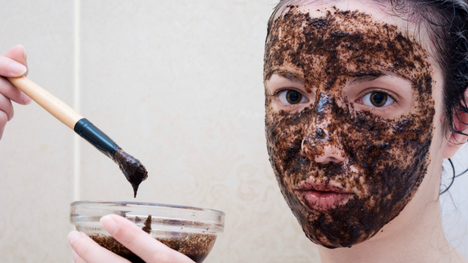 Vyrob si domáci čokoládový peeling na tvár: Avšak pozor, nejesť!