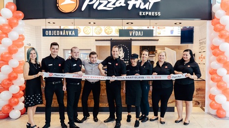 Prvá reštaurácia Pizza Hut Express v Bratislave - už otvorená!