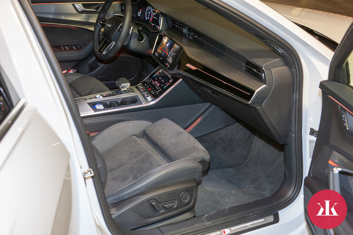 Audi A6 - interiér