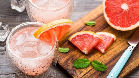 Recepty na 3 osviežujúce letné drinky s tonikom
