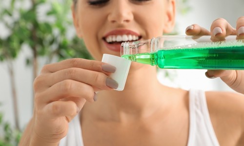 5x recept na domácu ústnu vodu: Skúsiš mätovú alebo so šalviou?