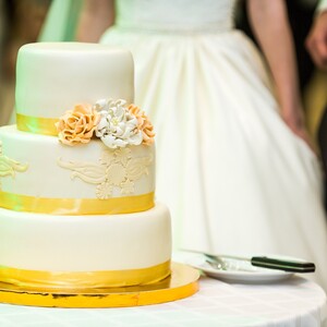 Farebná svadobná torta: Vybrať červenú, zelenú či inú farbu?