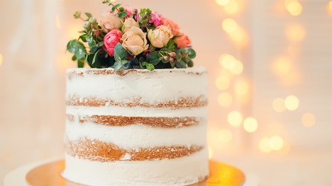 Nahá torta: Svadobná alebo skôr vhodná do candy baru?