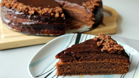 Recept: Jednoduchá perníková torta s marhuľovým džemom a čokoládou