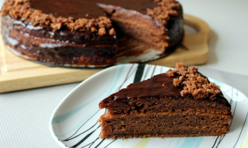 Recept: Jednoduchá perníková torta s marhuľovým džemom a čokoládou