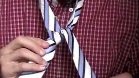Ako ľahko zaviazať kravatu?